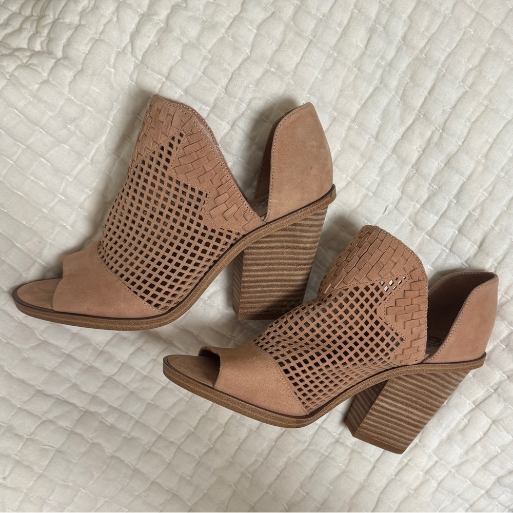 Vince Camuto Tan Peep-Toe Leather Block Heels 8.5M/39 Mesh Like New